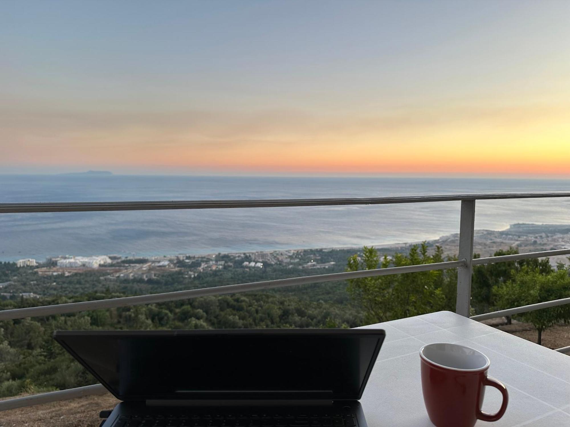 Hotel Nostos Palase 3*